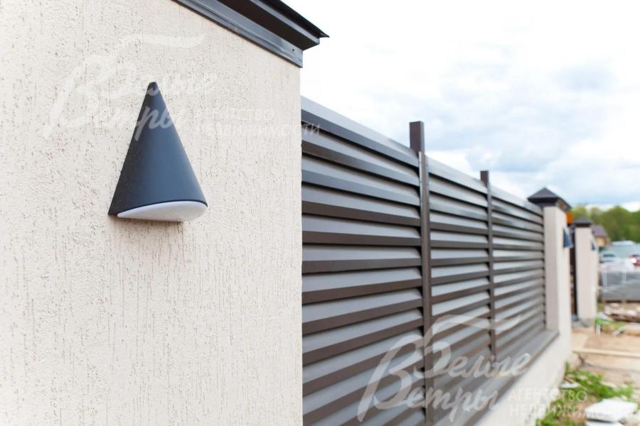 Забор капитальный по периметру участка