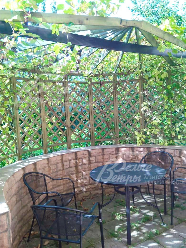 Пергола с зоной отдыха