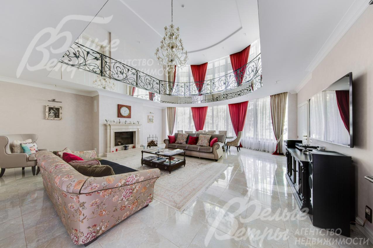 Гостиная со вторым светом