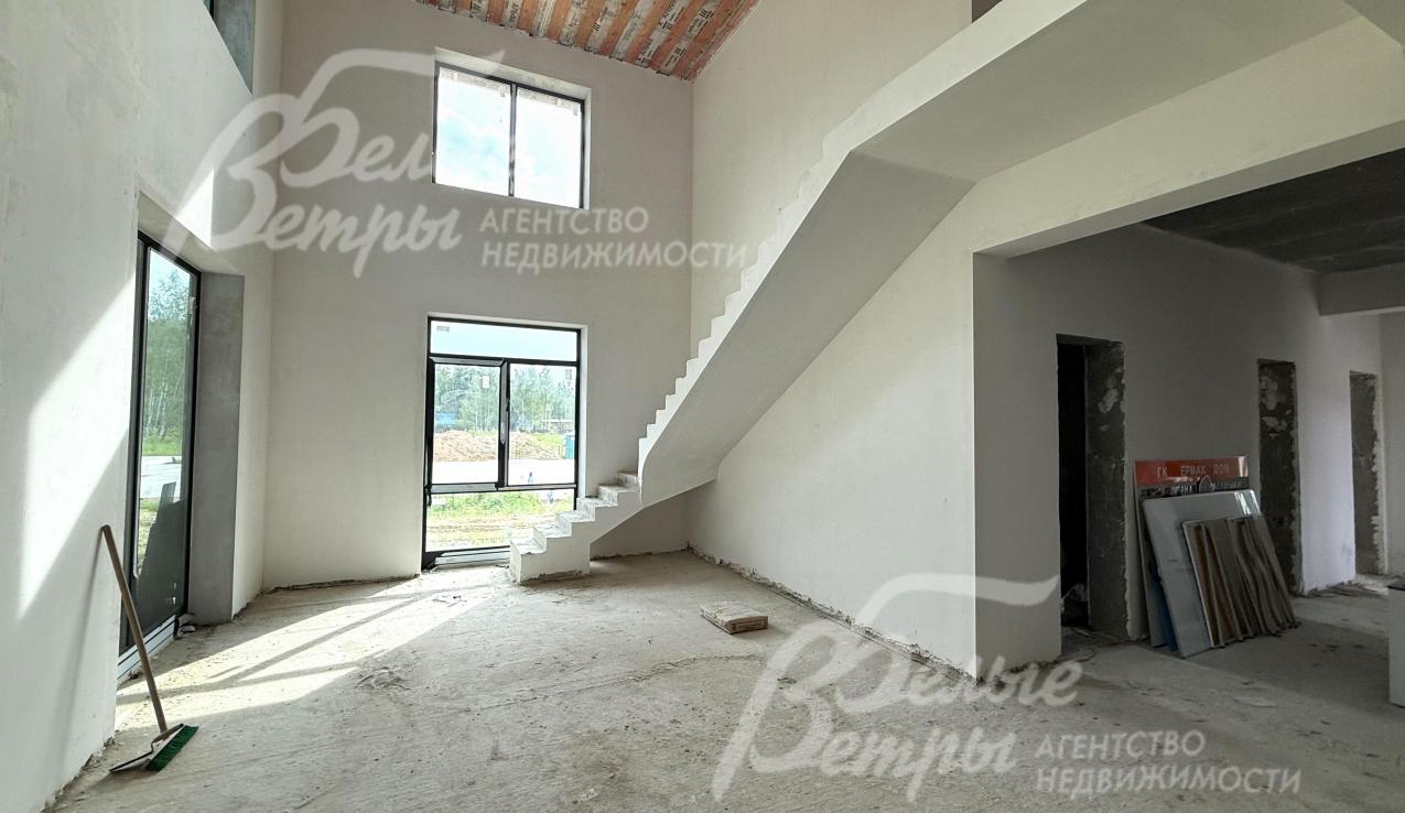 В доме монолитная лестница.