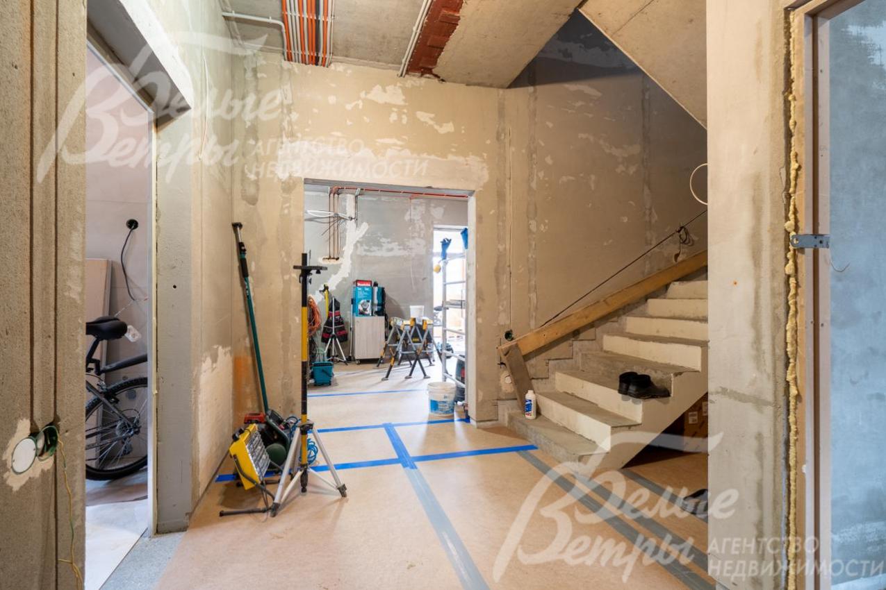 В доме высота потолков 3 м