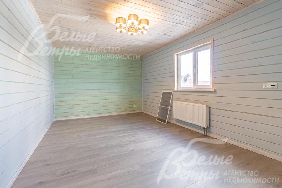 Везде люстры и светильники