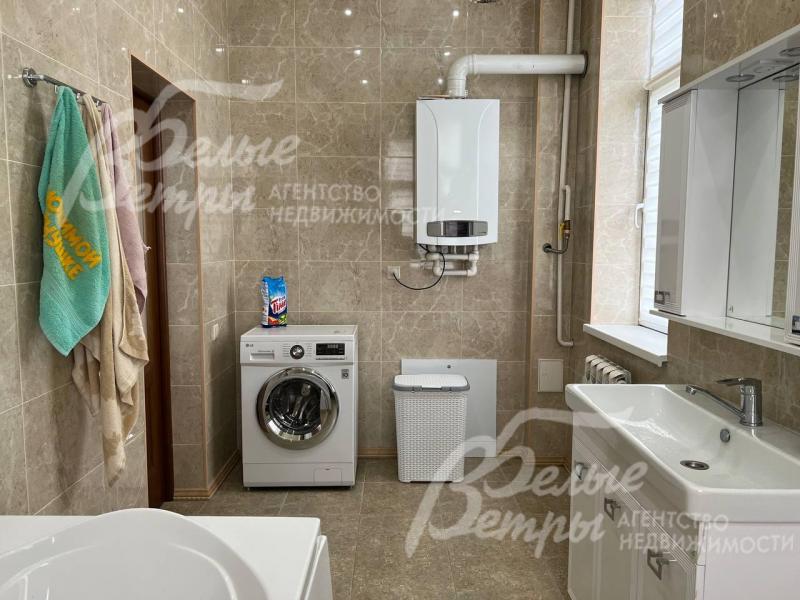 Санузел с ванной на 1ом этаже.