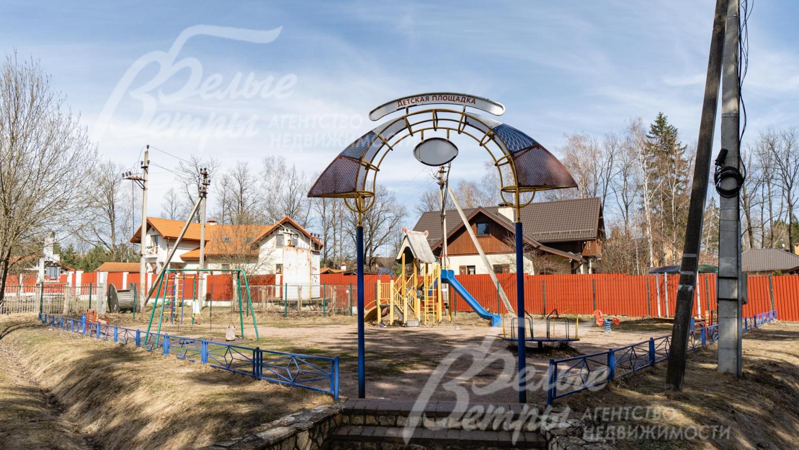 Детская площадка в поселке