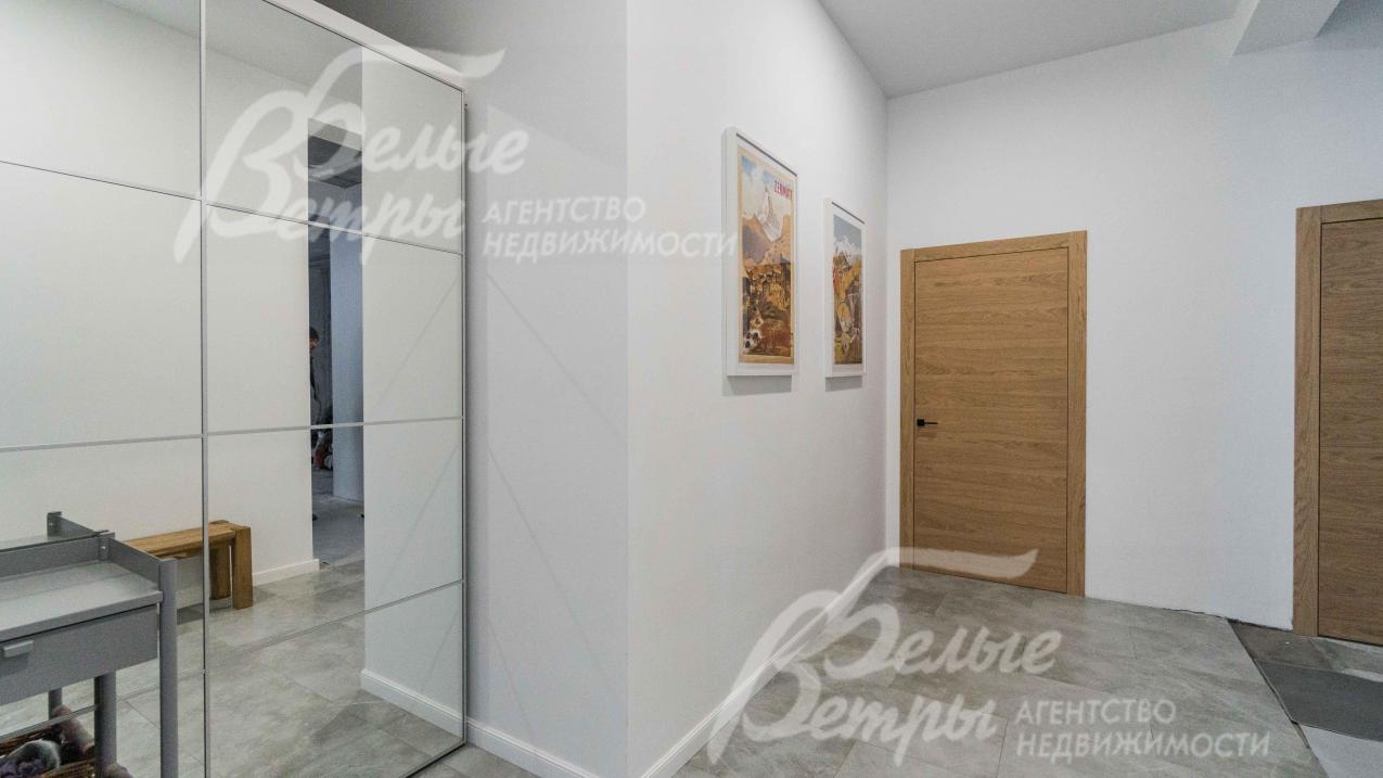 Холл на первом этаже