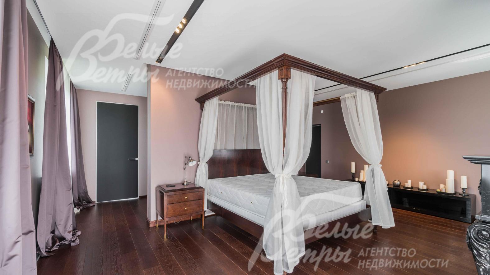 Главная спальня 48,7 кв.м с санузлом, гардеробной и выходом на террасу