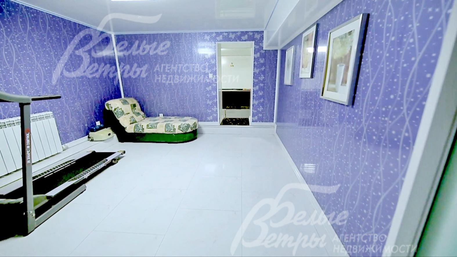 Спортзал в цокольном этаже