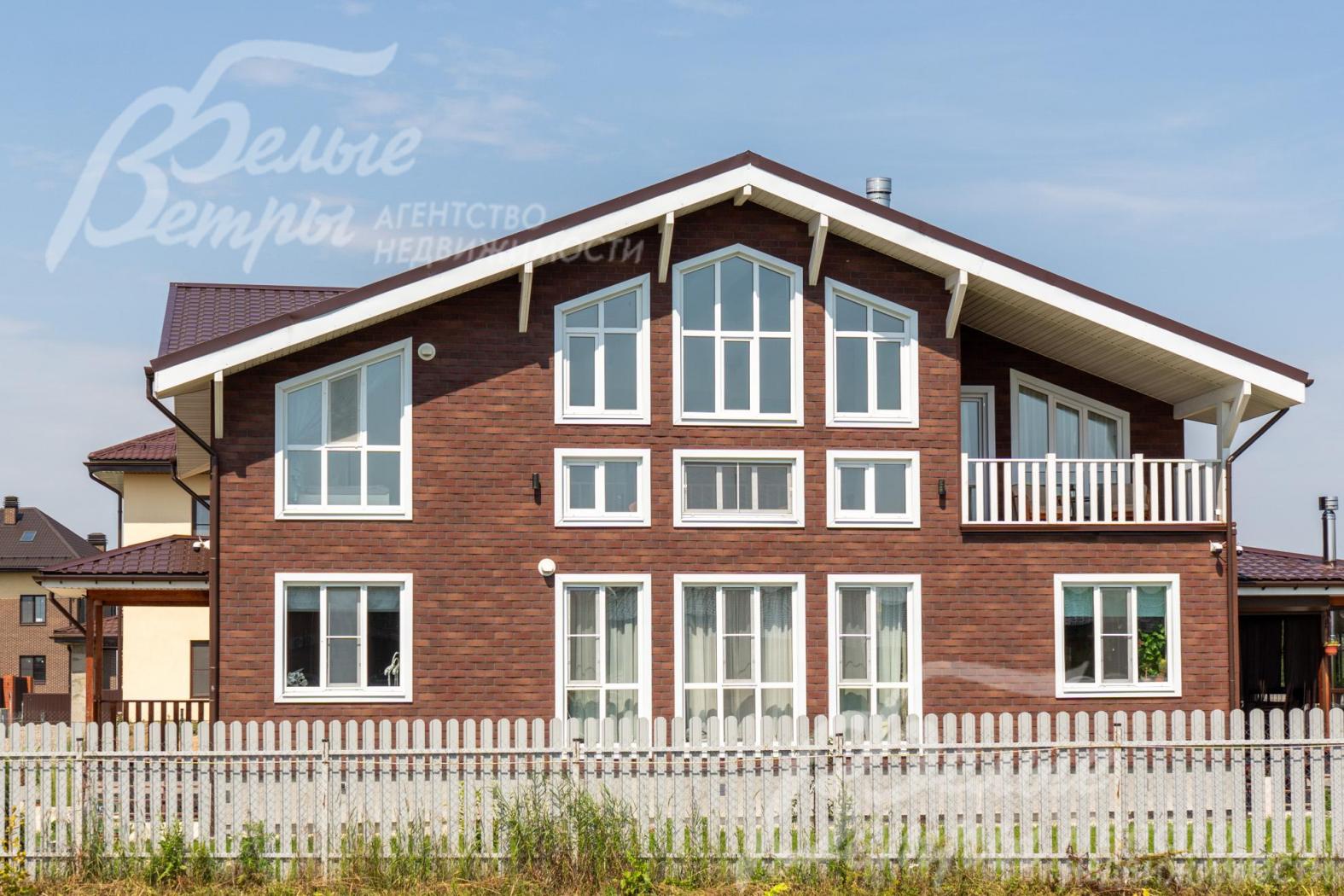 Меблированный дом, построенный по современной каркасной технологии