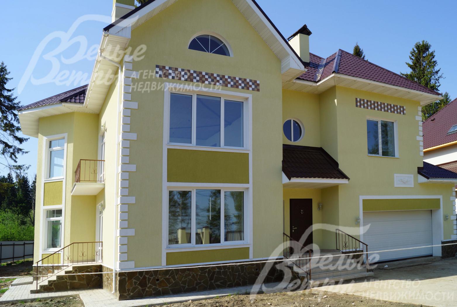 Коттеджный поселок расположен в окружении елового леса