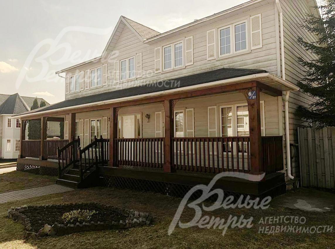 Дом с террасой и мебелью на территории санатория