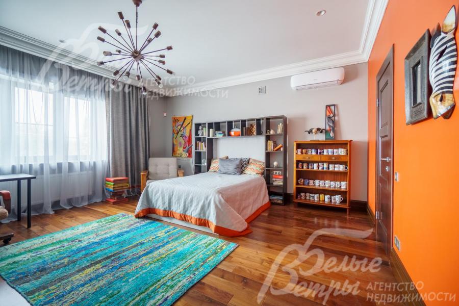 В отделке детской спальни (30 кв.м, с собственным санузлом) представлена тема животных и Африки.