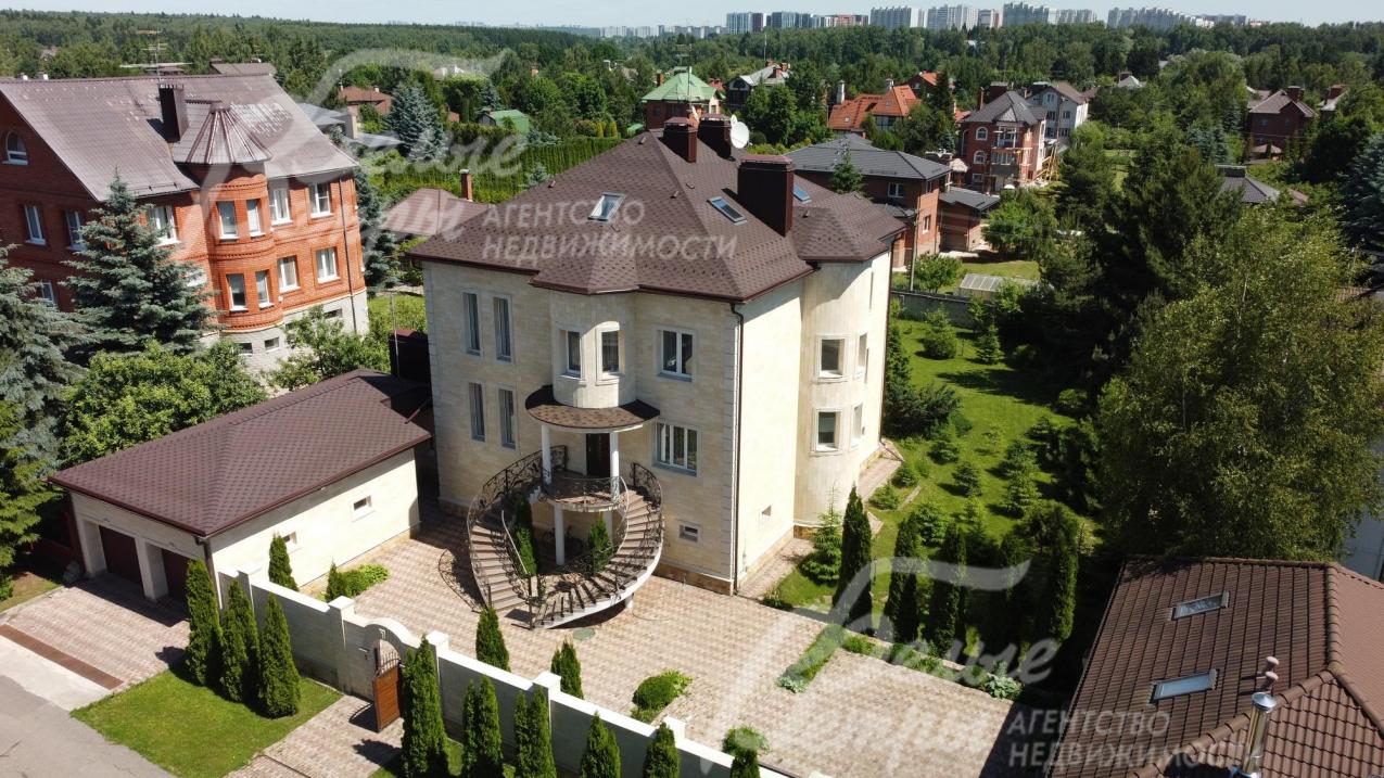 Кирпичный дом с мебелью на участке площадью 15 соток в охраняемом коттеджном поселке Согласие-1