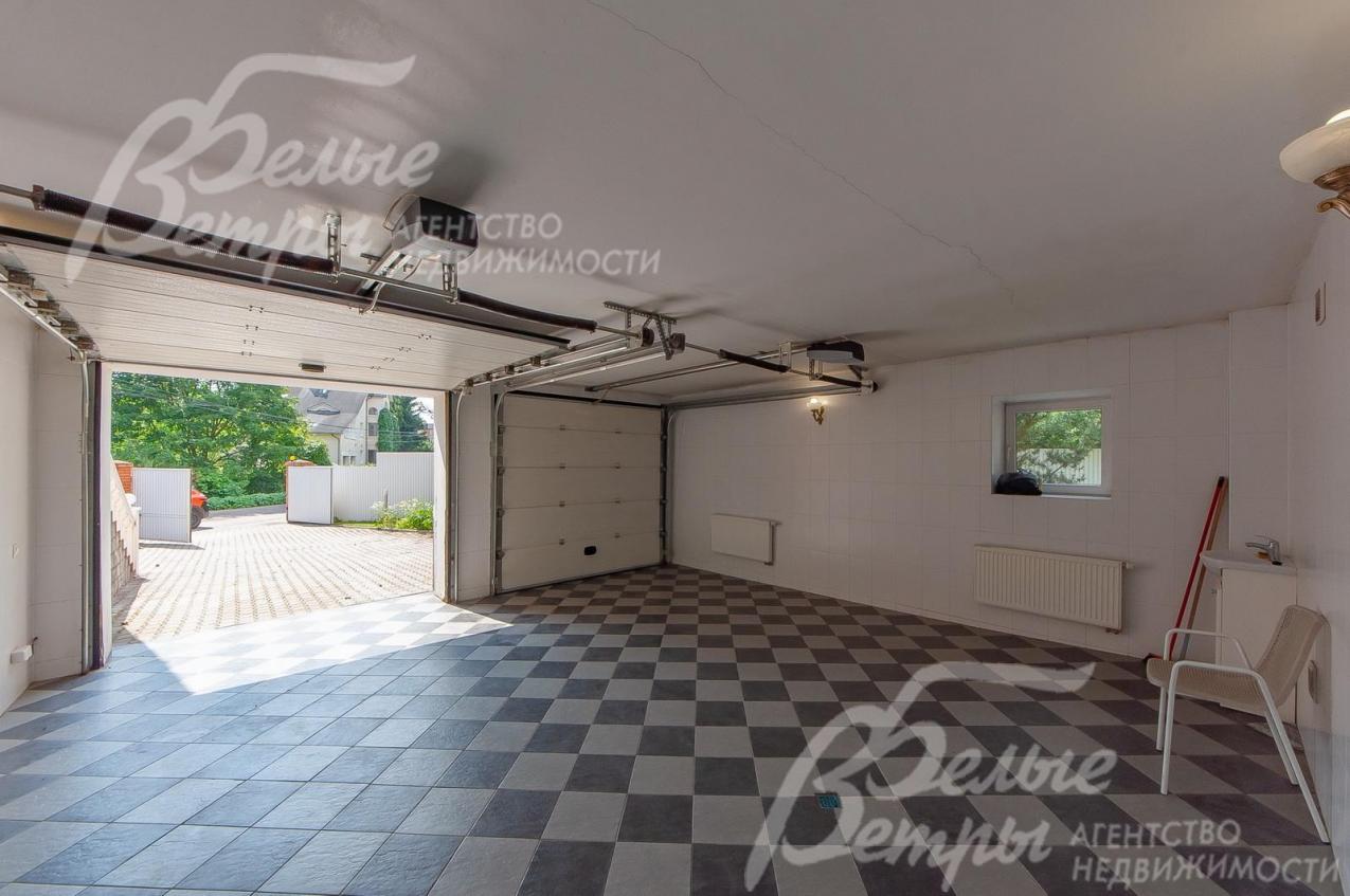 Гараж на 2 машины с автоматическими воротами.