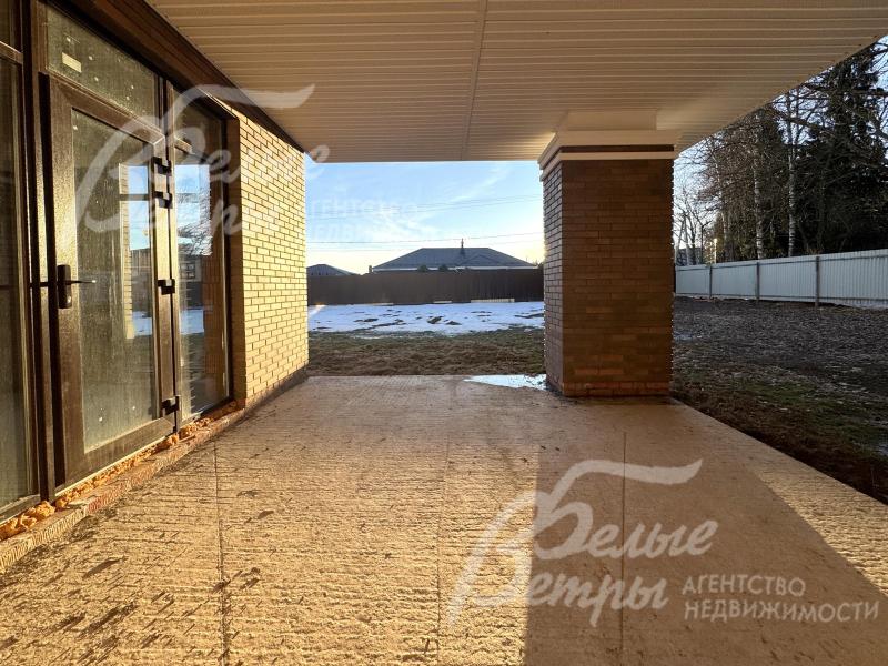 Крытая терраса 33 кв.м, выход на неё из кухни-столовой-гостиной