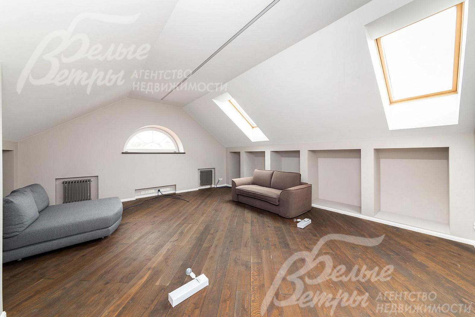 Спальня/комната свободного назначения на мансардном этаже