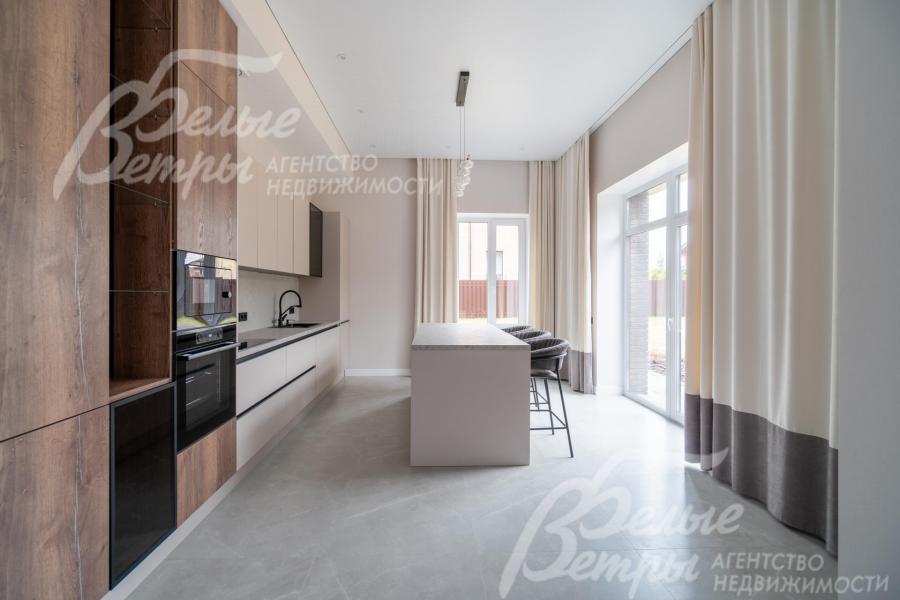 Кухня с готовым мебельным гарнитуром с островом