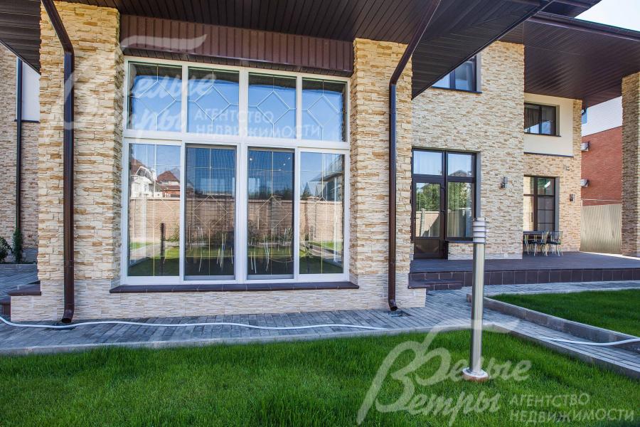 Коттедж построен в стиле Фрэнка Ллойда Райта