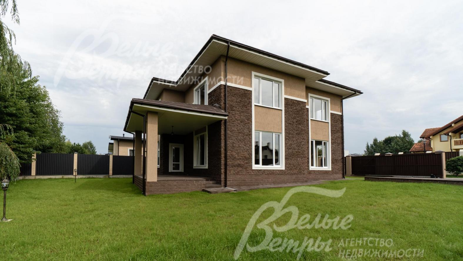 Ухоженный участок с газоном