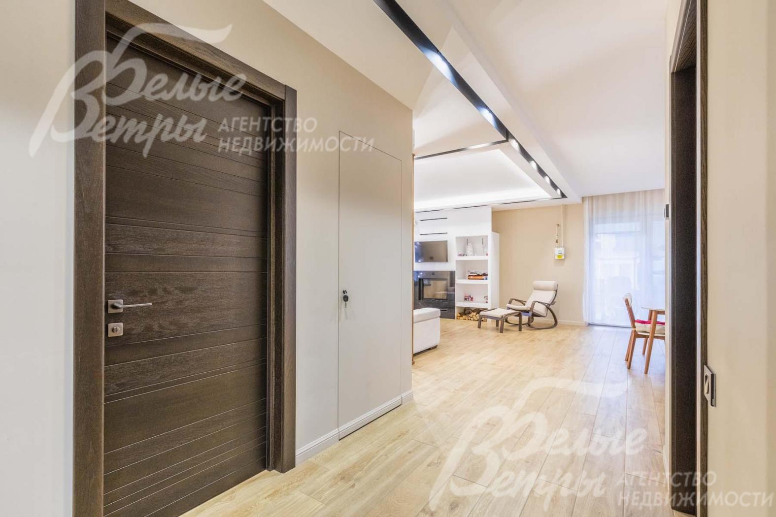 Холл первого этажа