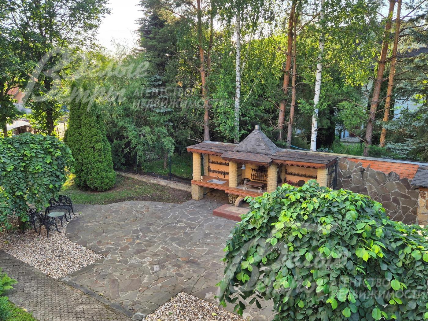 Вид с балкона на участок