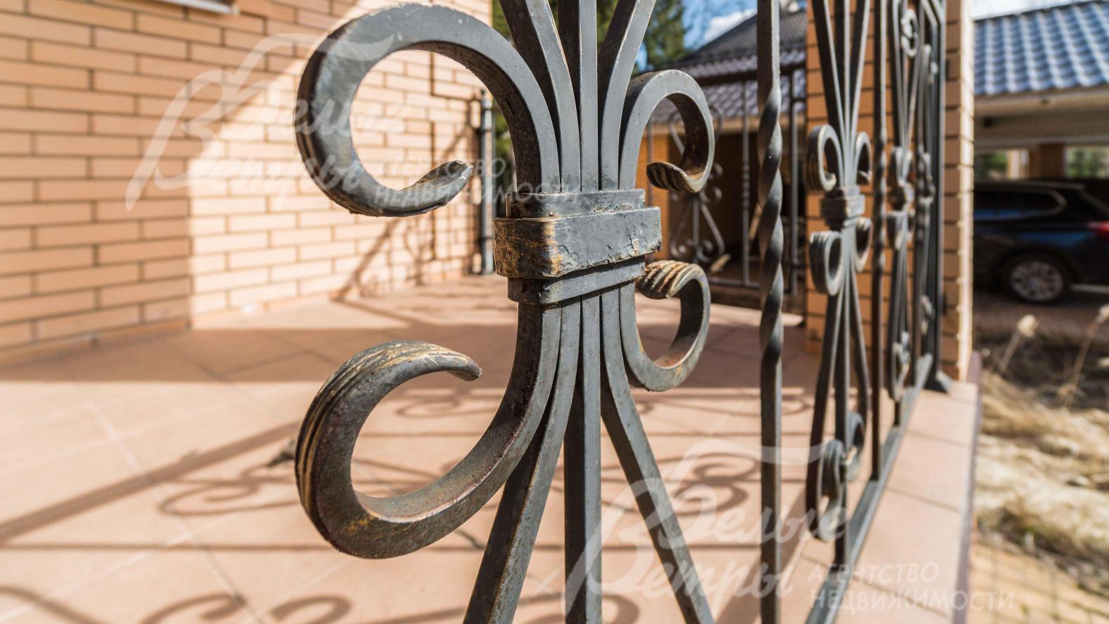 Ограждение террас кованными элементами