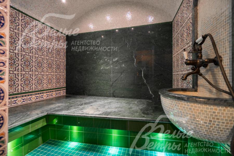 Хамам отделан малахитом