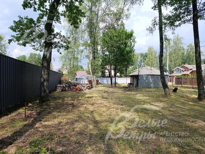 Участок находится в оптимальном состоянии для начала работ по благоустройству и строительству