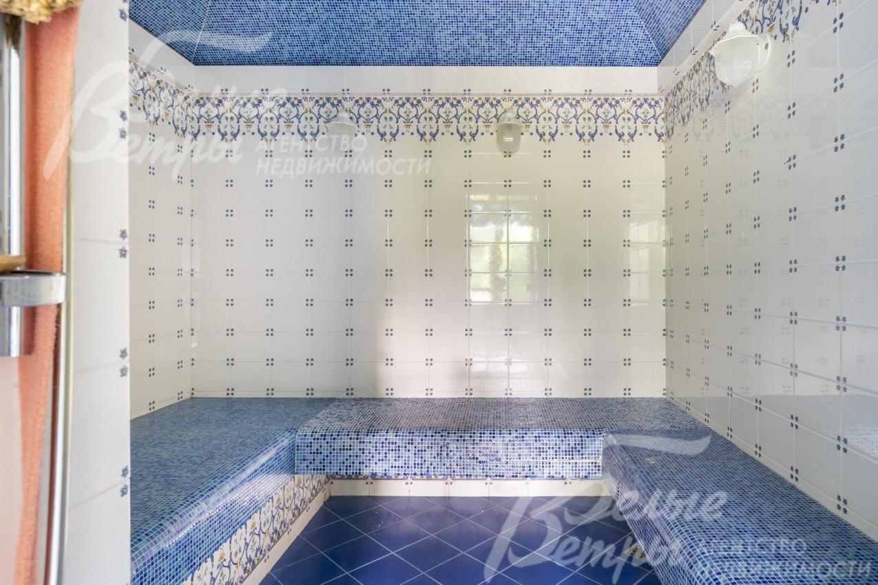 Хамам с мозаичным оформлением в спа-зоне дома