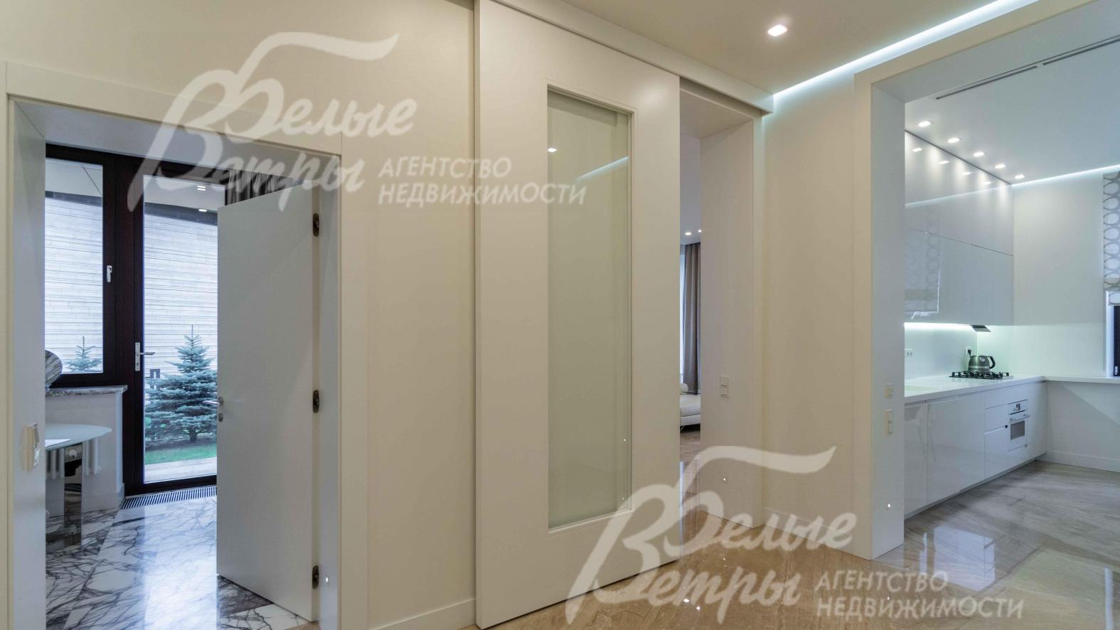 Двери выполнены на заказ (производство - Белоруссия) высотой до 3 м