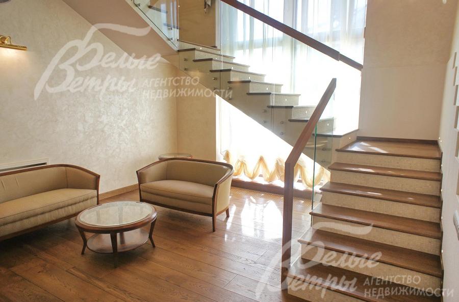 Широкая удобная лестница