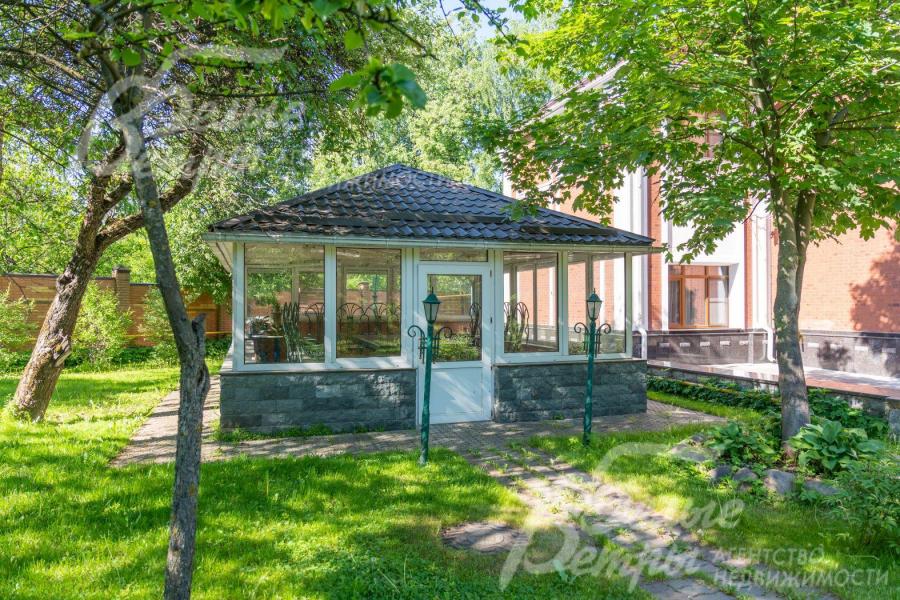 Застеклённая беседка-павильон