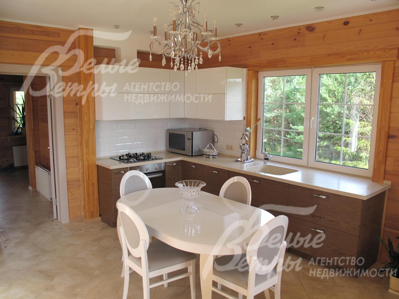 Кухня-столовая.