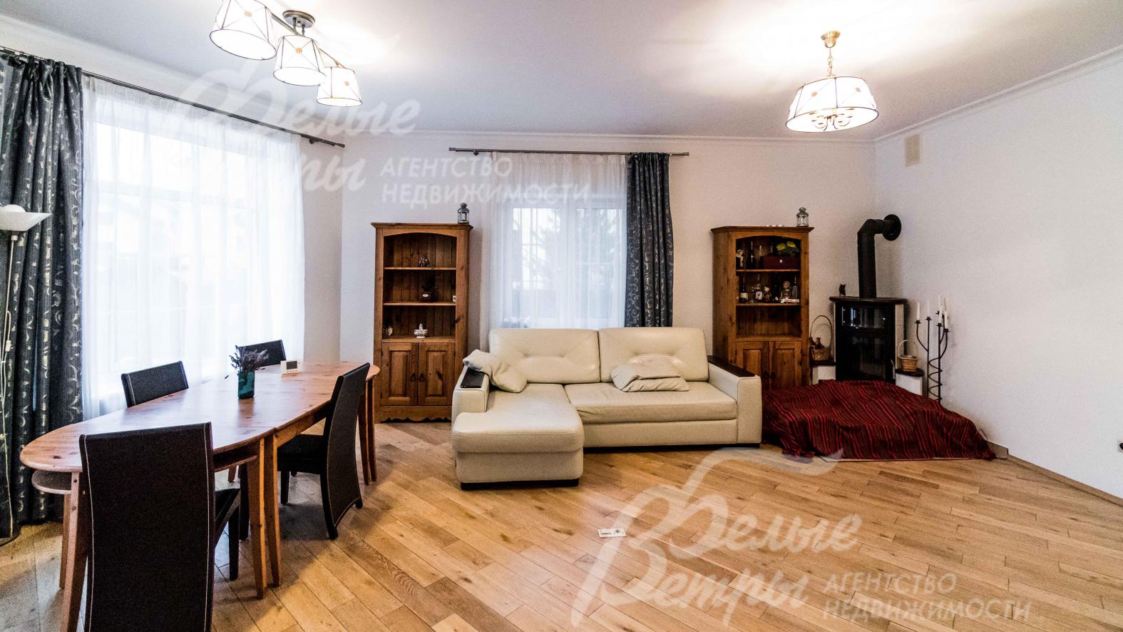 Гостиная 30 кв.м с камином HARK