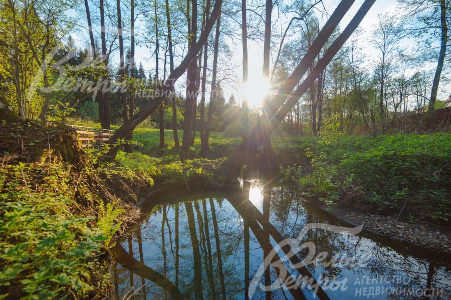 Зона отдыха у водоёма