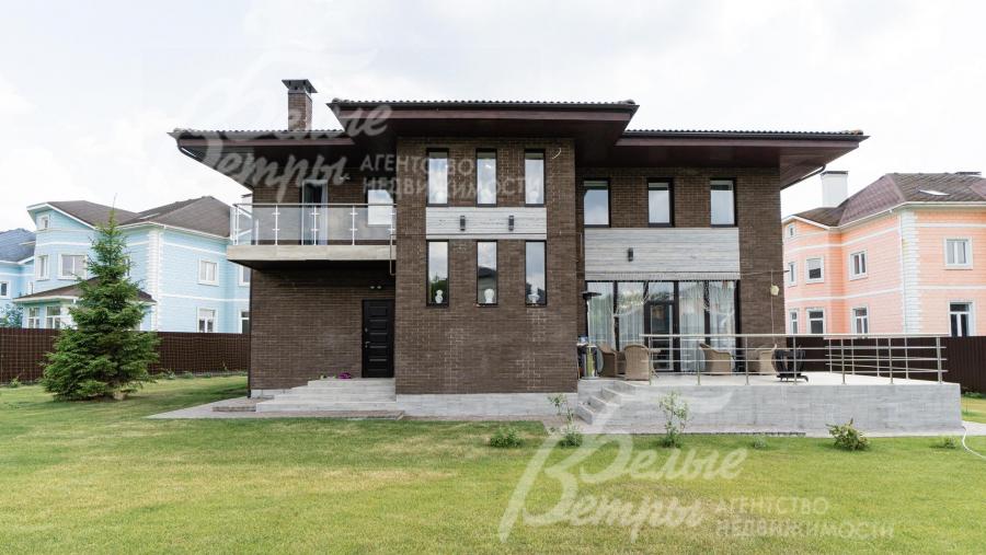 Облицовка фасада дома: рваный камень + выбеленная лиственница, цоколь - керамогранит