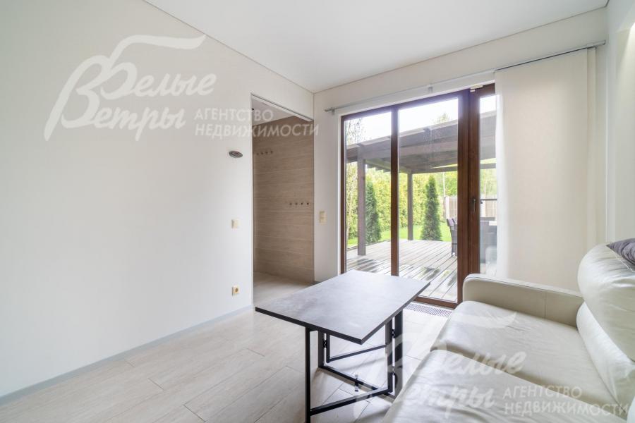 Комната отдыха в СПА-зоне с выходом на террасу.