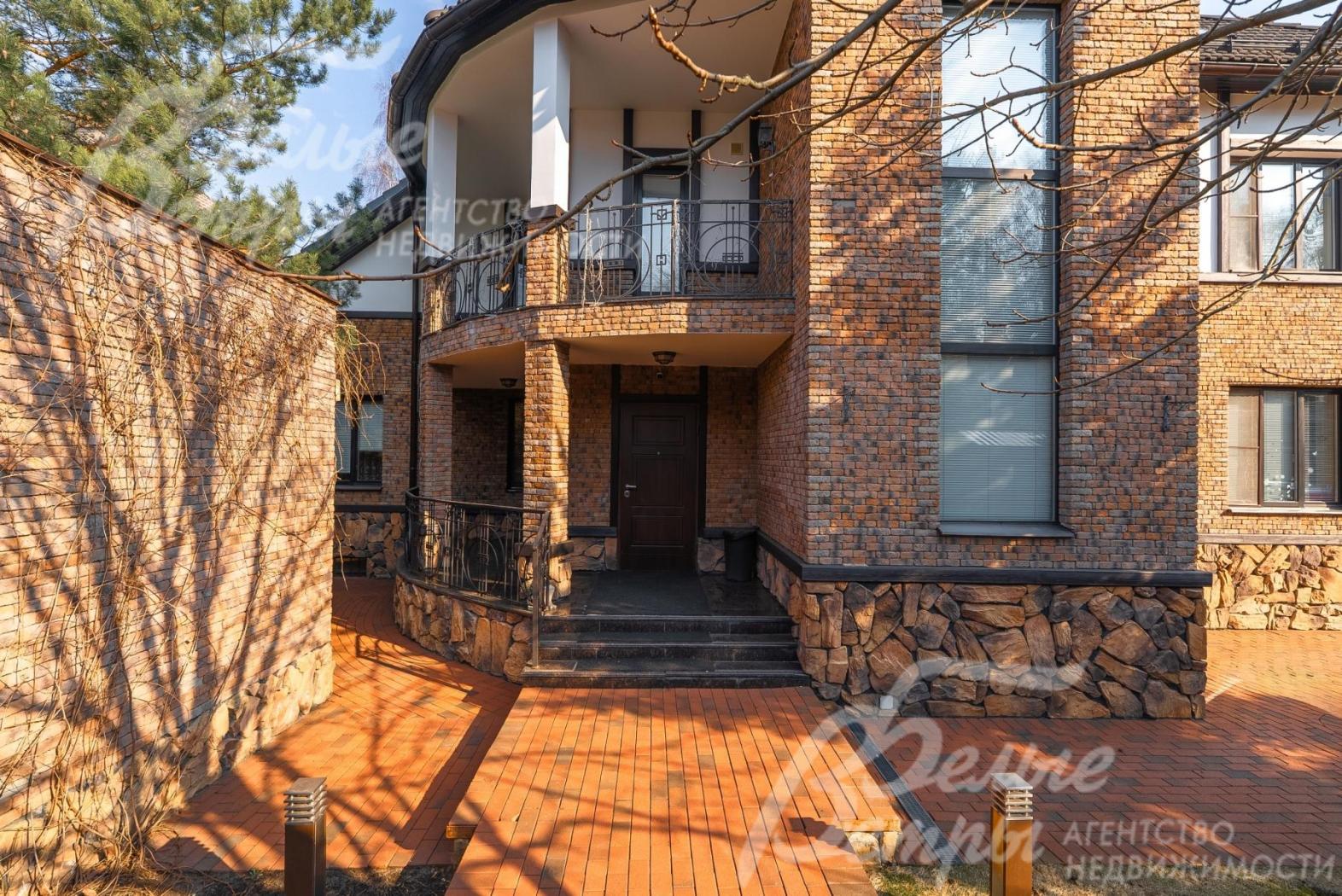 Крыльцо - вход в дом