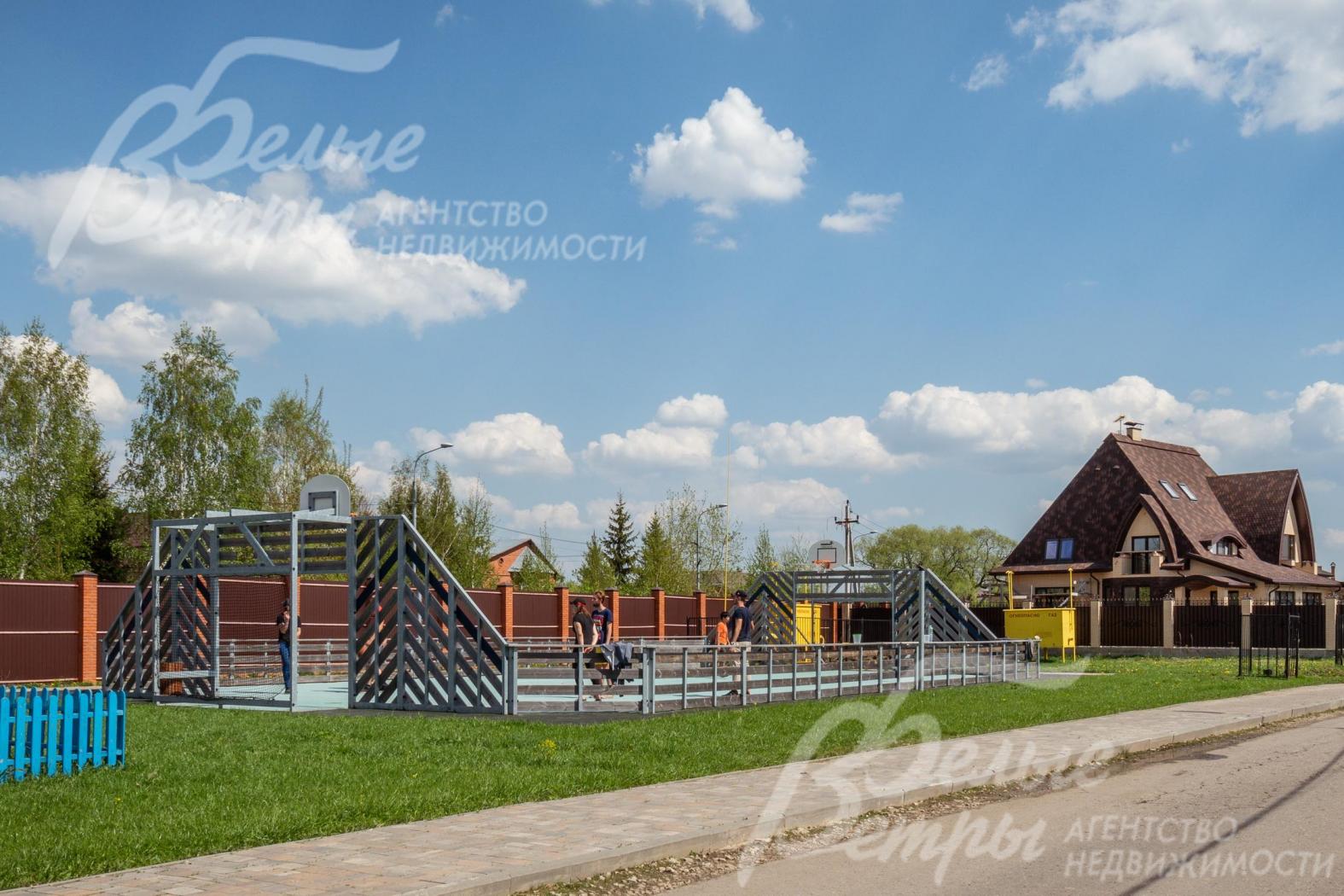 Спортивные площадки в поселке Александровы Пруды