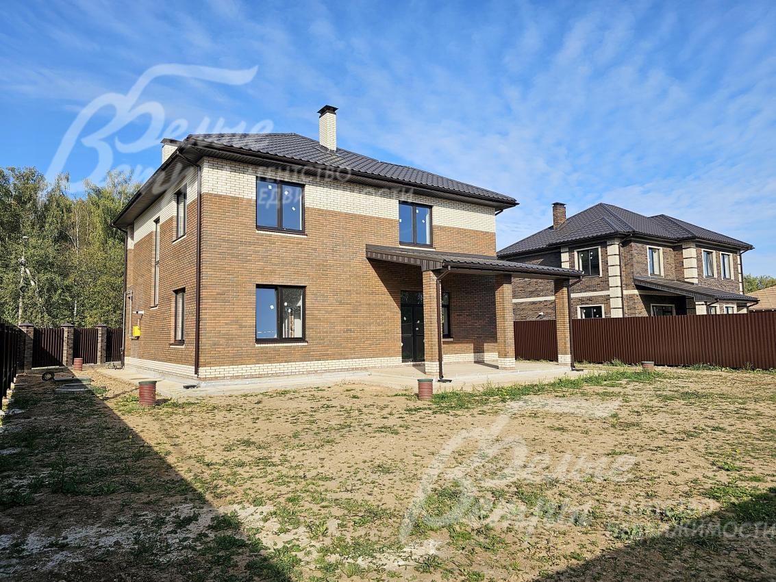 Участок угловой: заезд можно организовать с двух сторон