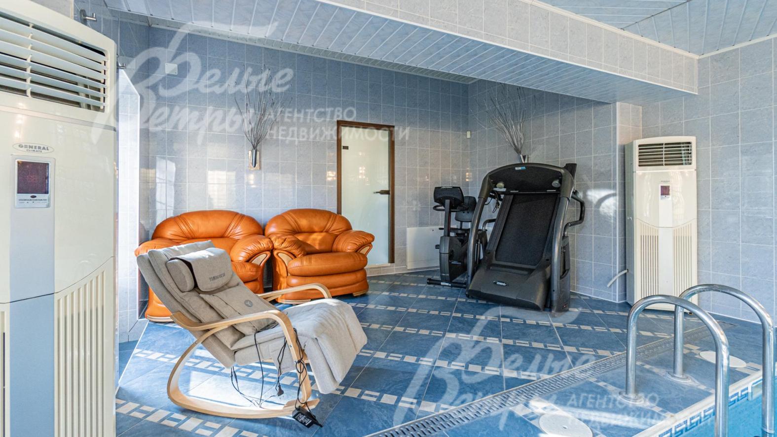 Зона отдыха в бассейне