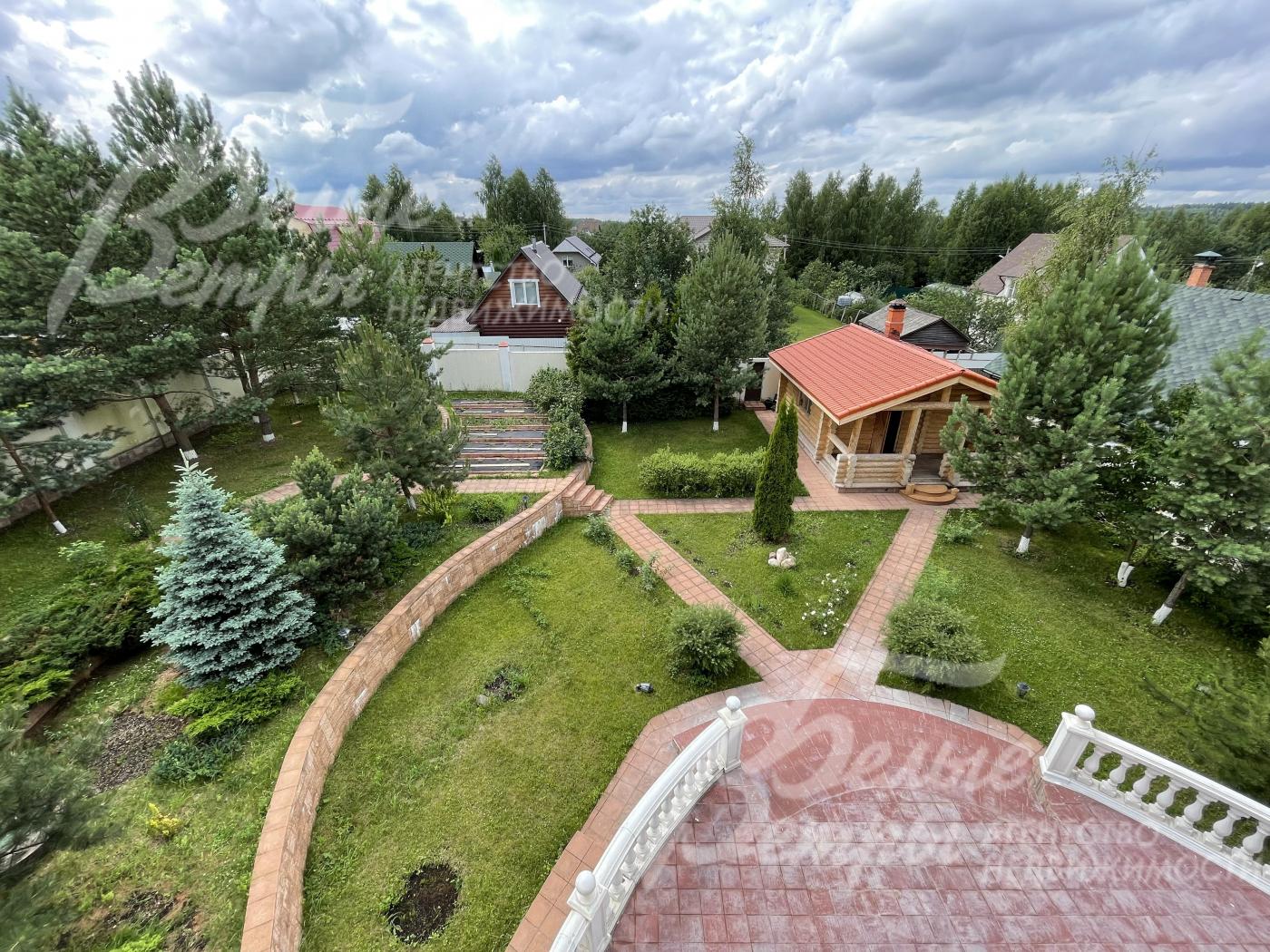 Многоуровневый участок с ландшафтом