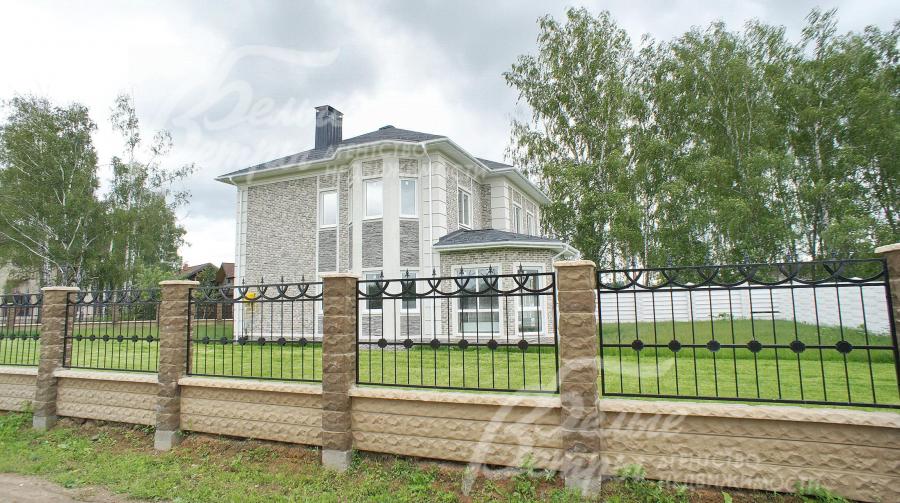 Забор с кованой оградой