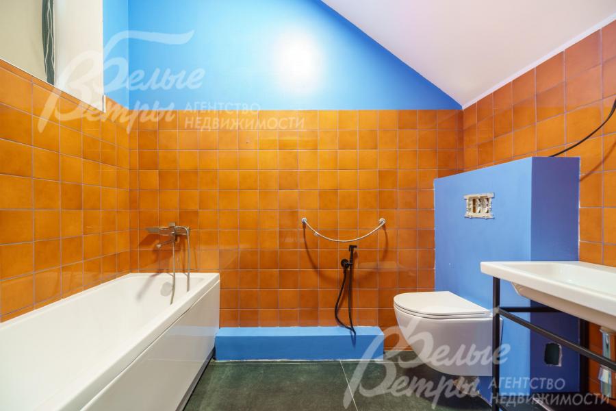 В санузлах установлена импортная сантехника.