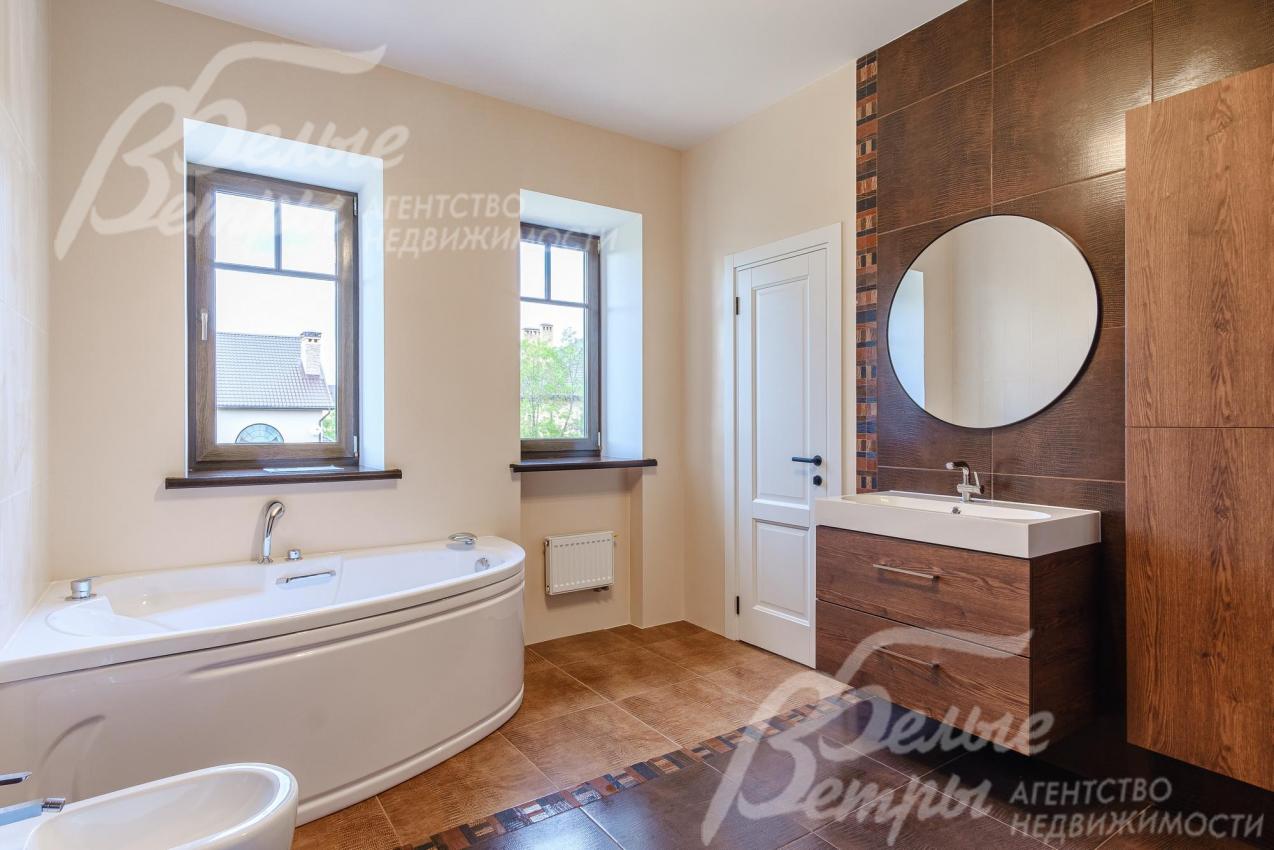 Санузел с ванной и душевой кабиной