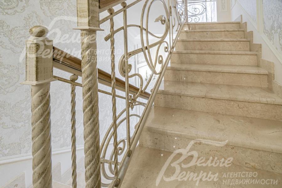 Перила - художественная ковка с патиной, поручень дубовый