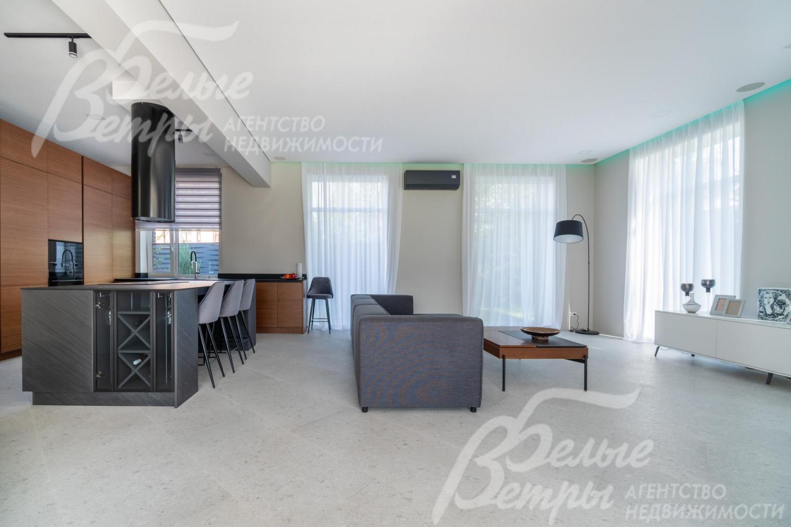 Объединённое пространство кухни и гостиной: реализован авторский дизайн интерьера