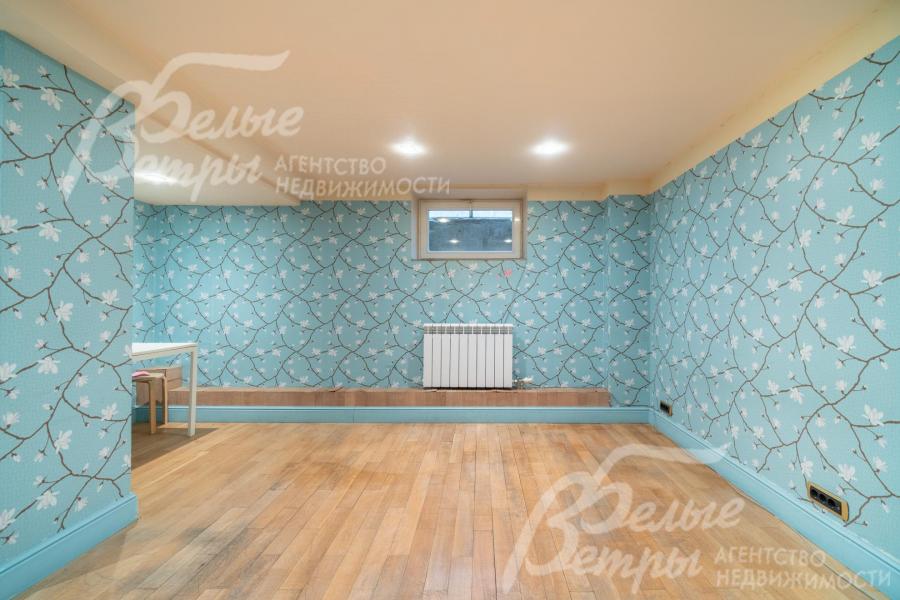 Комната персонала в цоколе 