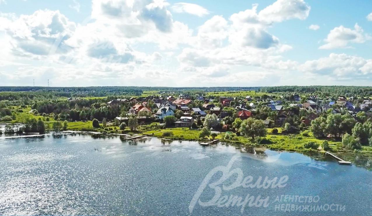 Дом с баней 350 кв.м на берегу большого пруда в охраняемом СНТ Дубки у деревни Юрьевка