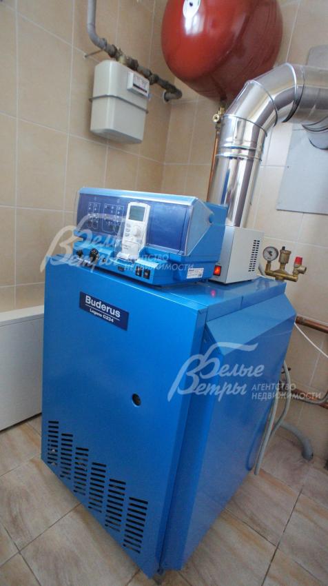 В доме установлены котел "Buderus" и бойлер на 200 л