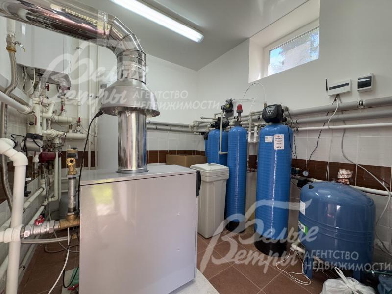 Установлены 2 котла (Protherm на 14 кВт и газовый котел Baxi на 49 кВт), бойлер на 250 л